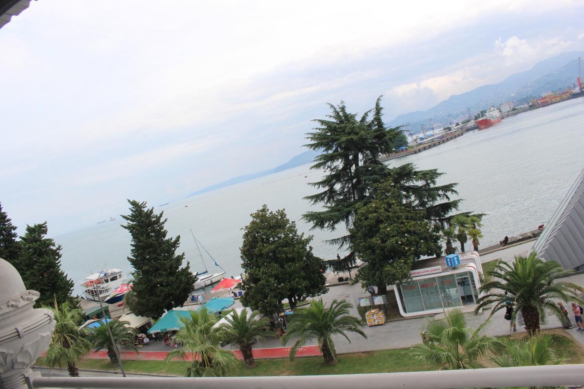 Boutique Hotel 32 Batumi Exterior foto