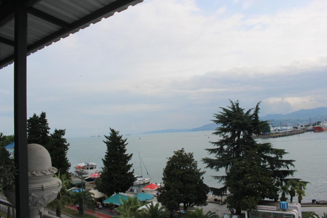 Boutique Hotel 32 Batumi Exterior foto