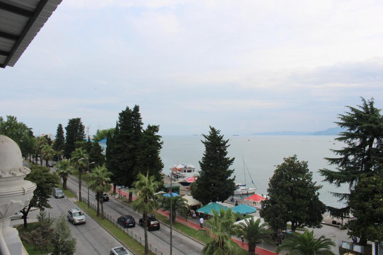Boutique Hotel 32 Batumi Exterior foto