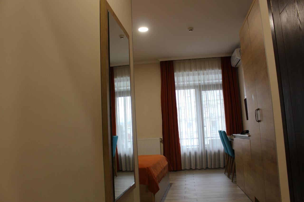 Boutique Hotel 32 Batumi Exterior foto