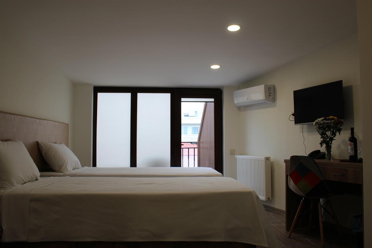 Boutique Hotel 32 Batumi Exterior foto