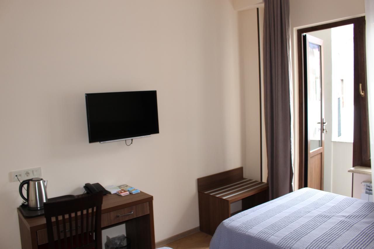 Boutique Hotel 32 Batumi Exterior foto