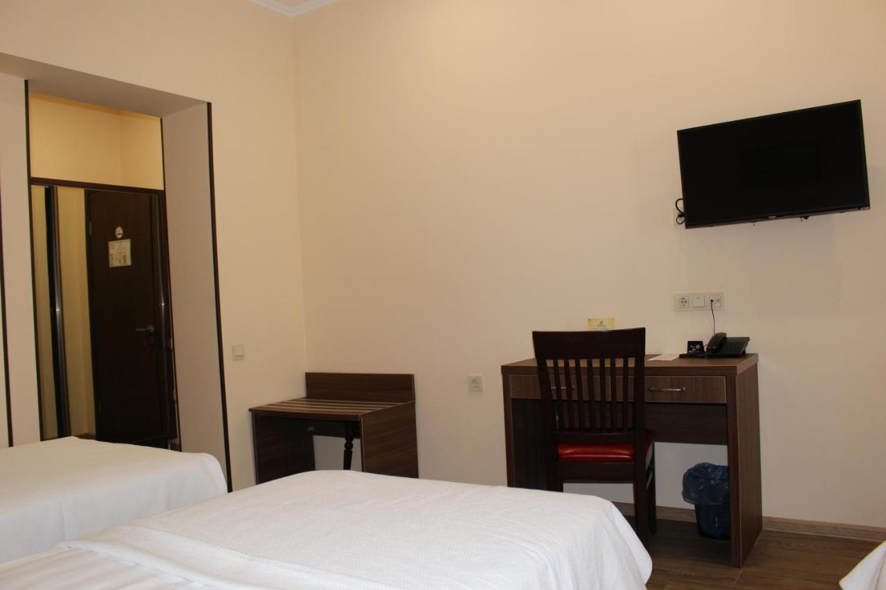 Boutique Hotel 32 Batumi Exterior foto