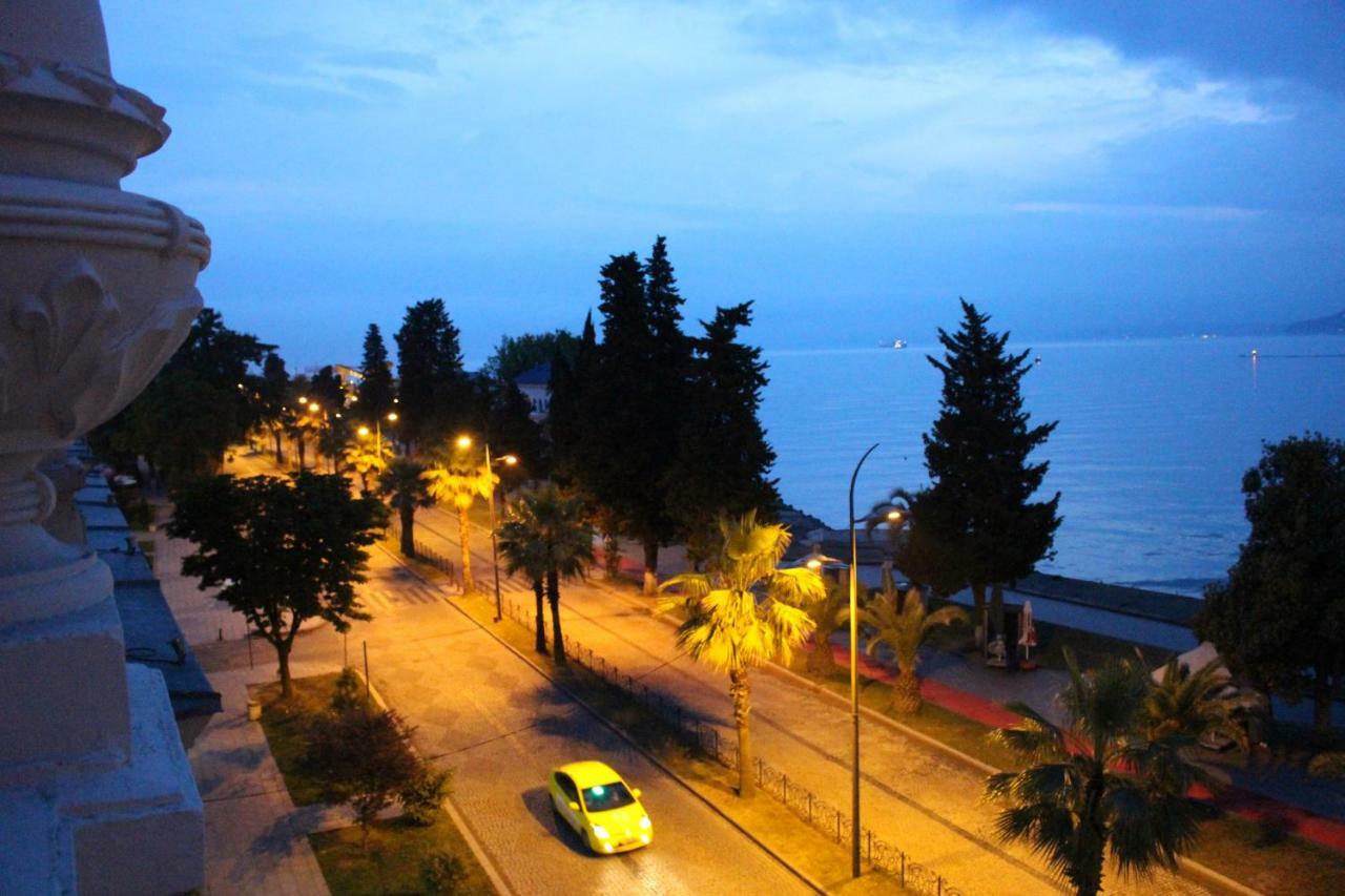 Boutique Hotel 32 Batumi Exterior foto